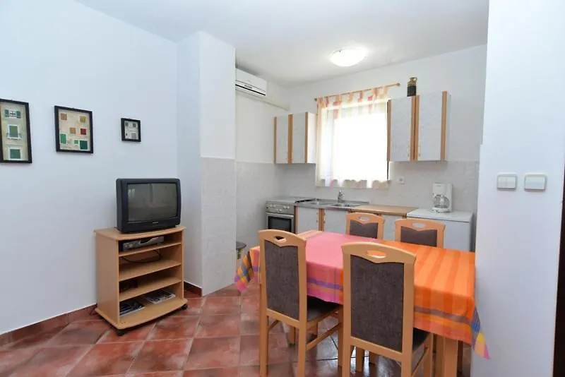 Apartments Slavica 590 Fazana Croatia