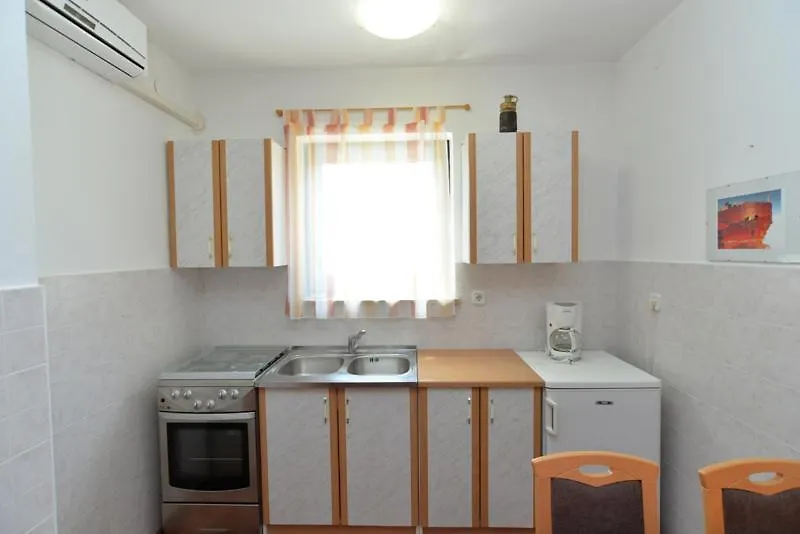 Apartments Slavica 590 Fazana